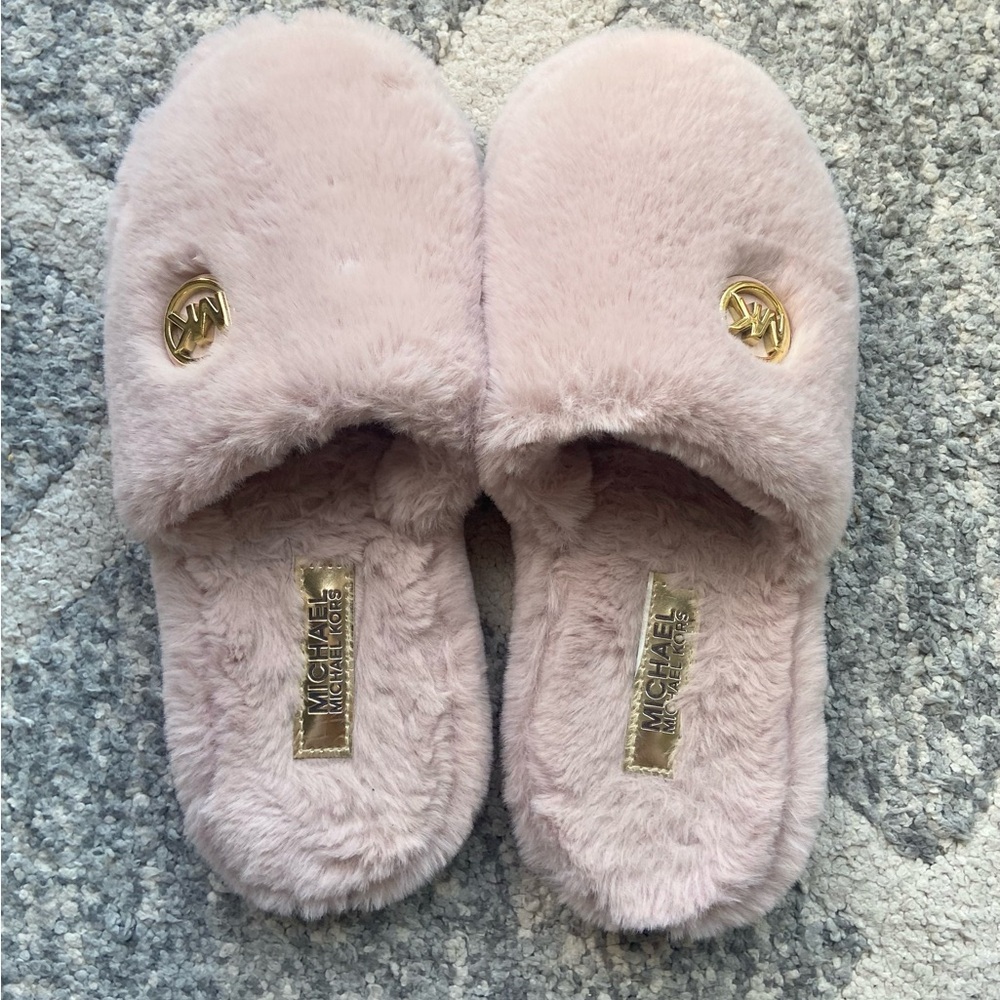 Like new Michael Kors Womens soft fluffy pink slippers